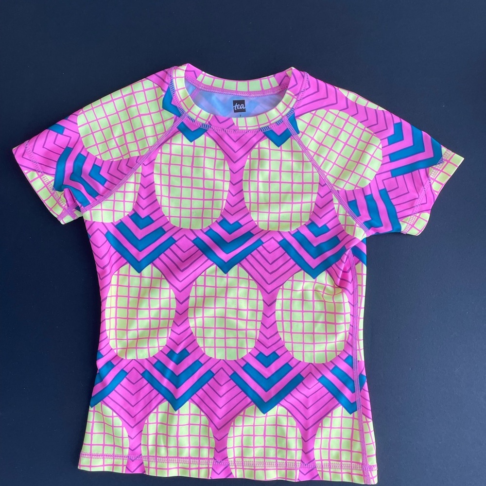 Tea Collection Pink and Blue Geometric Short Sleeve rashguard swim